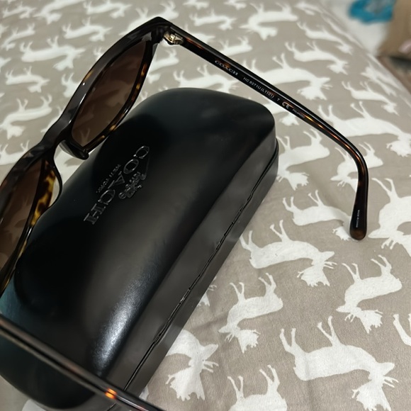 Coach sun glasses - Picture 9 of 9